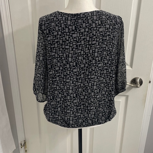 Vince Camuto Black & Grey Blouse Keyhole Neck Draped Front Wrap Sz S - Picture 5 of 9
